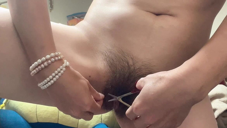 sweethanajapanese: 털이 무성한 보지를 자르는 Hana