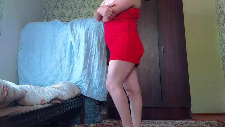 Kitty_Cross: Prachtige shemale die speels een hartvormige ballon vasthoudt