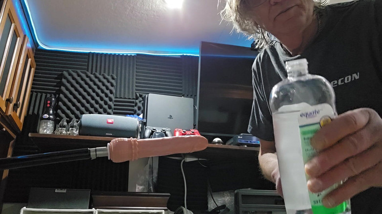 Chris Anal: Pomocí nového šukacího stroje pro můj zadek !!