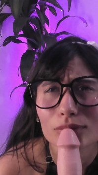 Schöne Latina Mit Perfekten Brüsten Hat Einen Grossen Orgasmus Und Spritzt