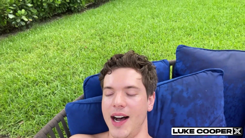 Luke cooper: Futai dur în aer liber lângă piscină cu Stepis Bailey Base