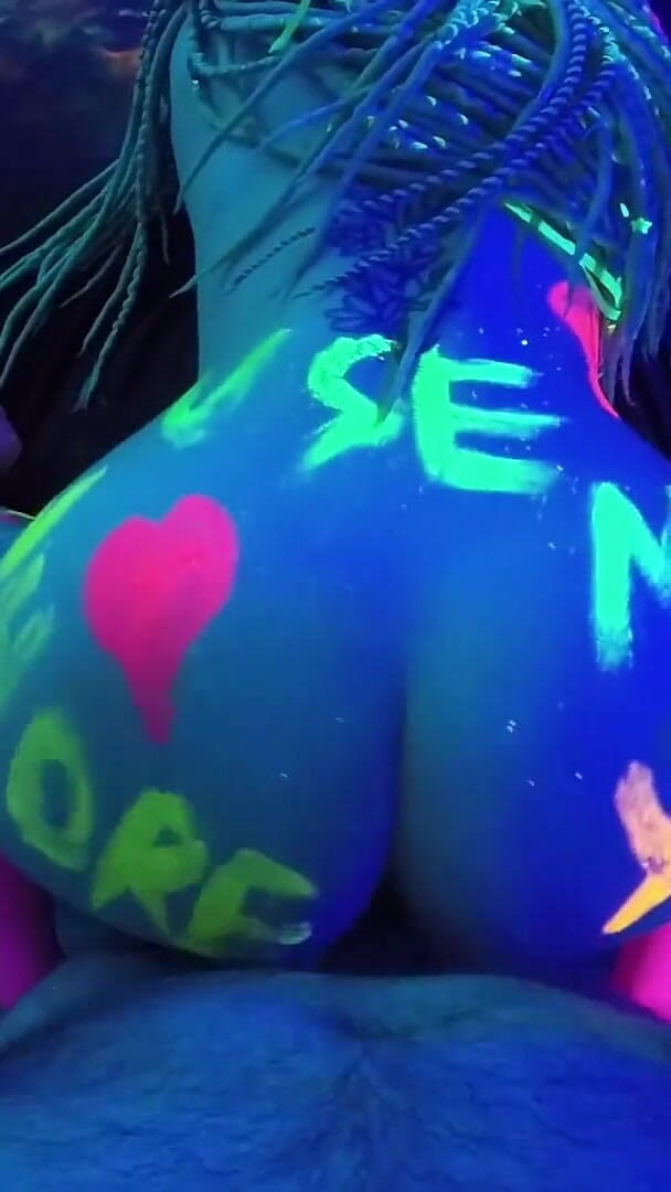 Red Hourglass Amateurs: Blacklight Fun with Melanie Sugar