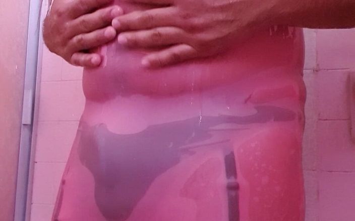 Wet lingerie: Se udă în Rochie Licra și lenjerie din nailon