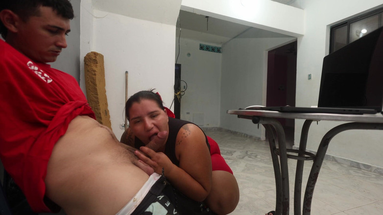 Lexly_16: Eu mando meu chefe do leite para salvar seu emprego