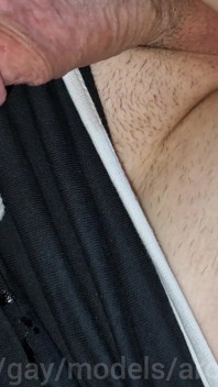 Ein riesiger hintern und ein mächtiger cumshot mit riesigen Fontänen von Papis schwanz in meinem arsch!