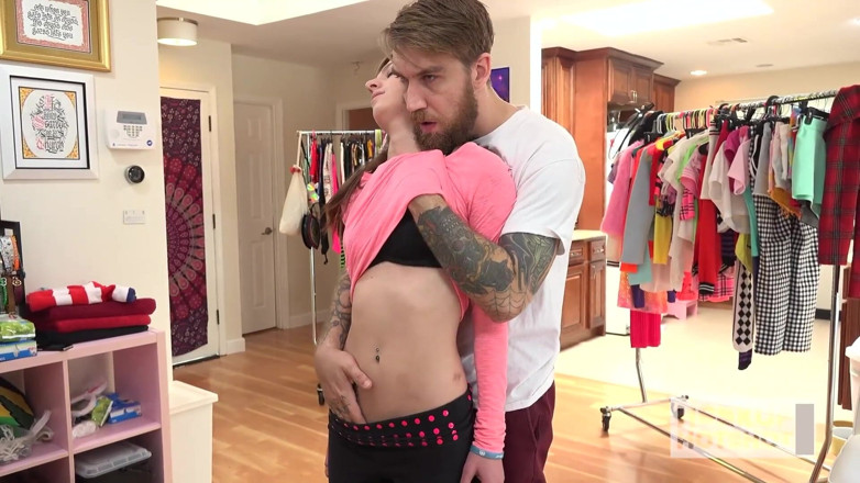 HookUp HotShot-BTS: Bts - Děvka Avery Moon se ptá Bryana Gozzlinga na drsný...