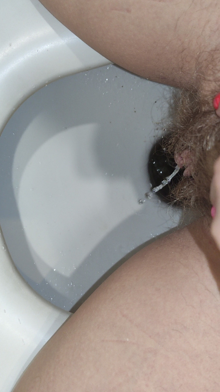 Risky Hairy Couple: Siusiu siusiu