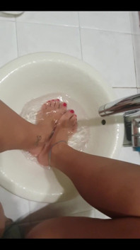 Baking Soda and Sugar Scrub for Soft Feet