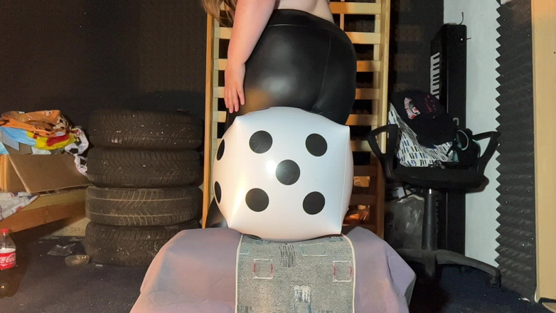 BeachBallsDuo: 便宜 vs 昂贵的海滩球？26 个沙滩球测试了我们超过 205 公斤的总重量！