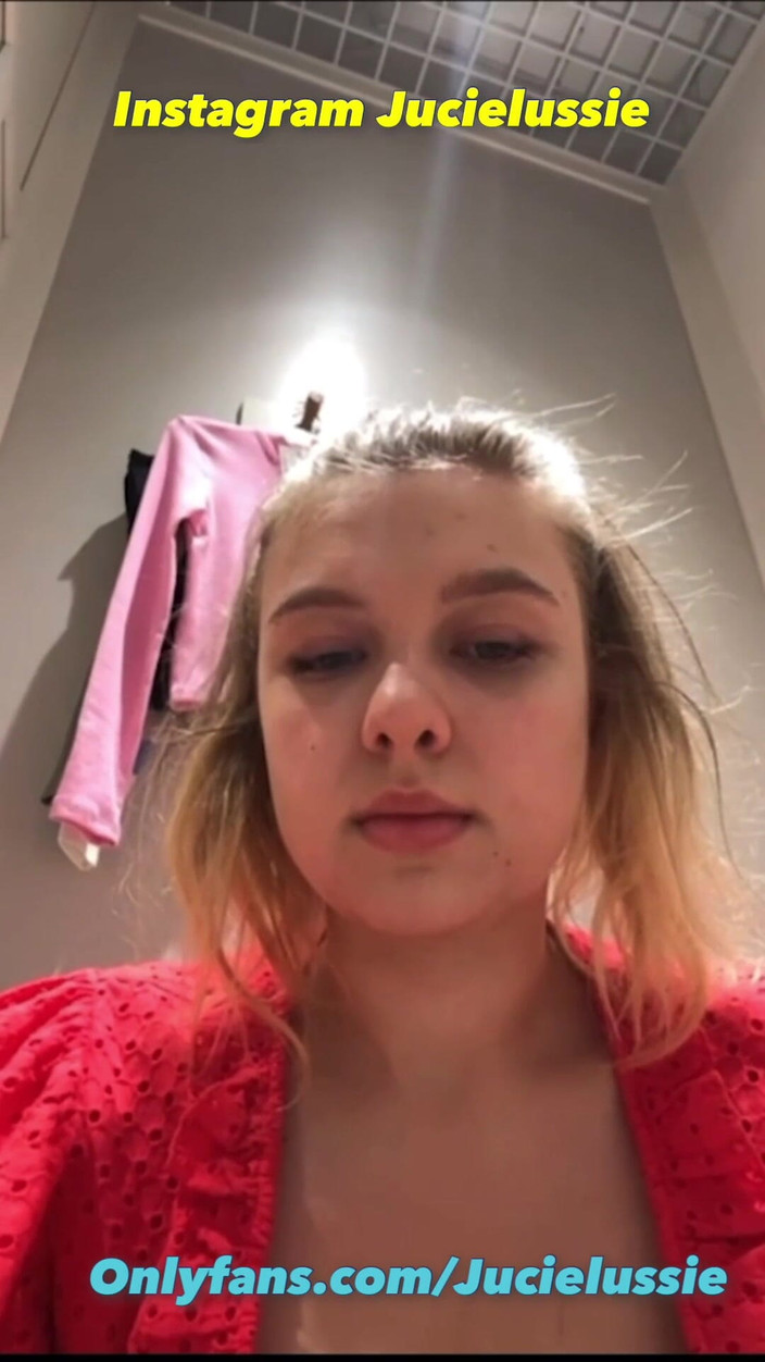 JuiceLussie: Soyunma odasında fışkırtıyor ve parmaklıyor
