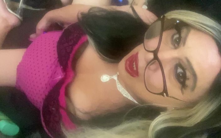 Krissy Sweets: Krissy Sweets usando anillo de polla y juguete anal