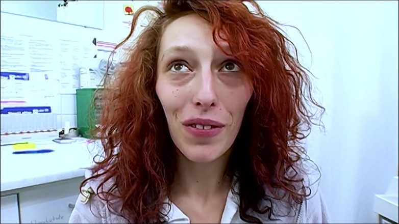 Klink by sextermedia: La milf rossa si masturba dal dr. Dirty
