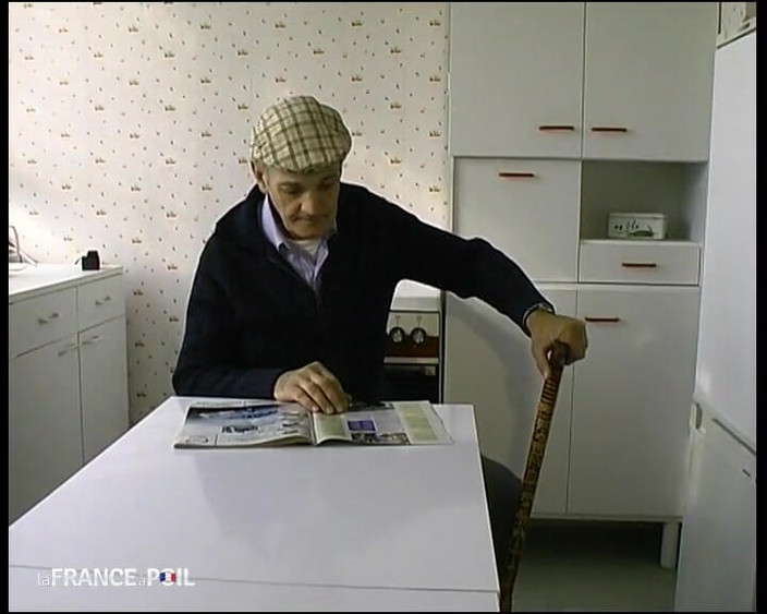 Rue Chaude: Děda to tajně dostane, když sleduje, jak mladý pár má...