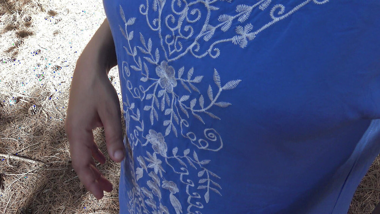 Souzan Halabi: Istri arab yang lagi selingkuh dientot habis-habisan di luar ruangan