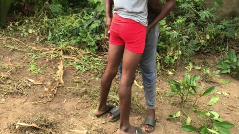 Sexydaddy: Rolníci, kteří mají sex na farmě, si navzájem kouří