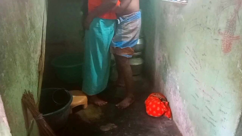 Desi Sathiya: Esposa india folla en pueblo hasband