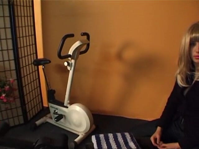 POV Orgasms: O tipă blondă drăguță suge pula tare la audiție