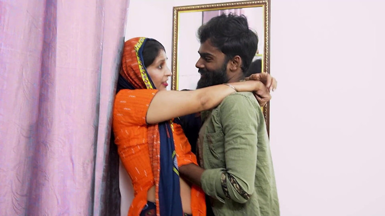 Queen star Desi: desi seksi bibi garabar garabar uske bare land pati, viry...