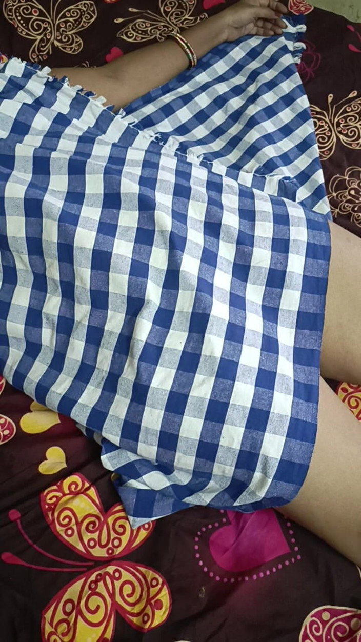 Desigirlsiri: Băng qua đường với chị kế của tôi