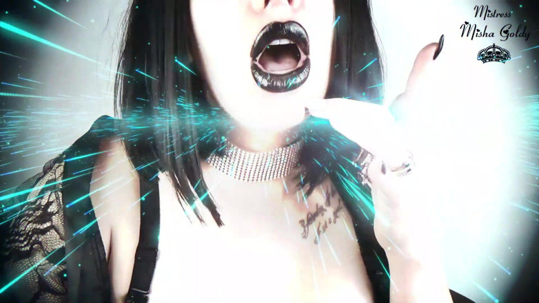 Goddess Misha Goldy: 黑色的嘴唇与撸管指挥