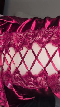 Zralá Transvestita Zve Penisy, Aby Ji Šukali V Obýváku