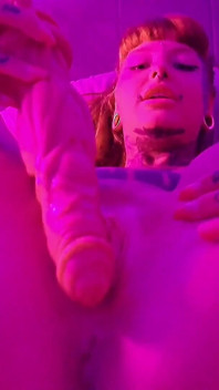 Deepthroat a stříkání pomocí mého monstrózního robertku