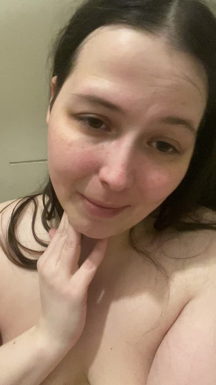 MissChrystalline: Clit Play Leads to a Nice Orgasm