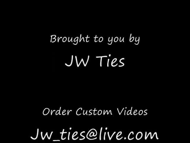 JW Ties Bondage And Fetish: Addie Juniper orgazmını mahvediyor