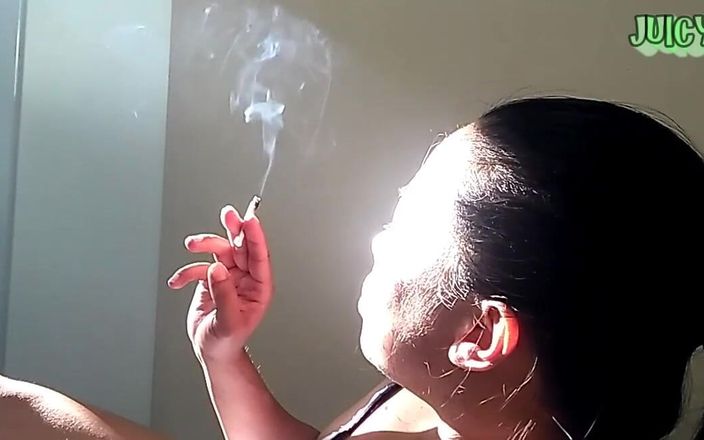 JasmineJade: Kouření a kašel část 2 nahá a rychlá kouřová přestávka v Mezi...