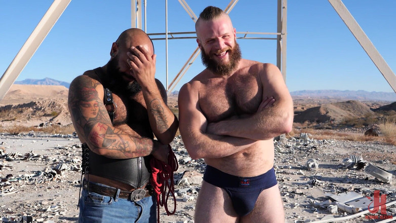 Kinky Bites Gay: Desert Edge: Leo Forte și Brian Bonds