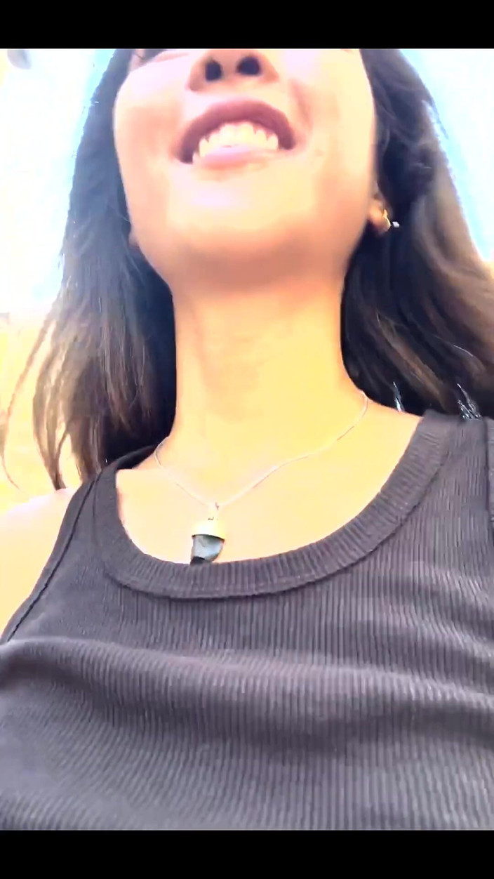 DaringKiara: 今天我想带你去一个非常特别的地方，我找到了我的晨间冥想/手淫！ 我仍然无法克服这个小镇有多美丽！
