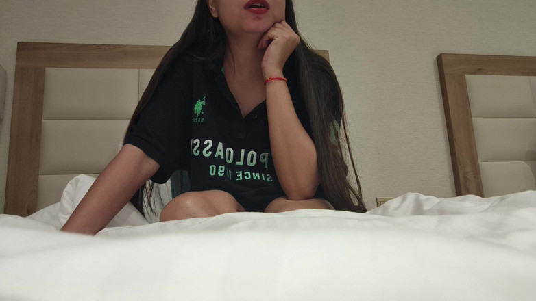 Saarabhabhi6: India tímida novia ama cuando hago digitación en su coño...