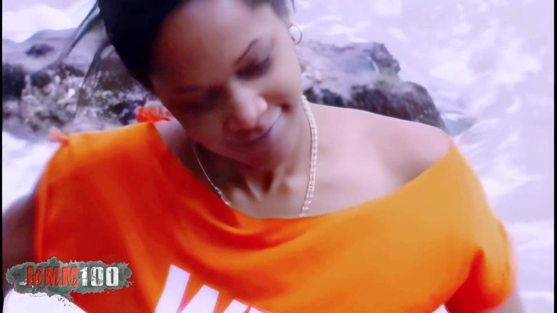 MMM100: Ședință foto Shania lângă mare cu Shania, o splendidă fată...