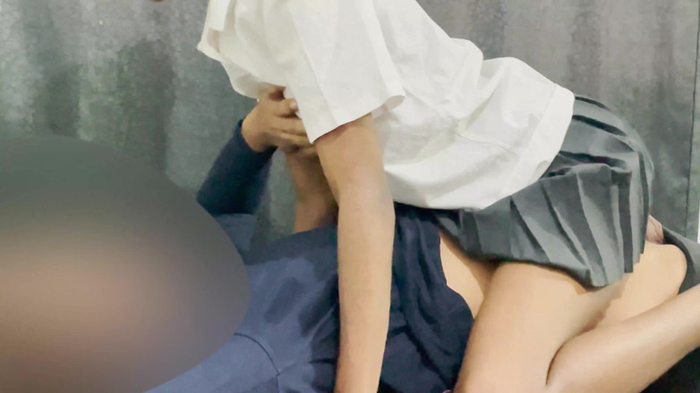 Petite Erotic Africa: Tiener Little Lovet zuigt en rijdt na de universiteit