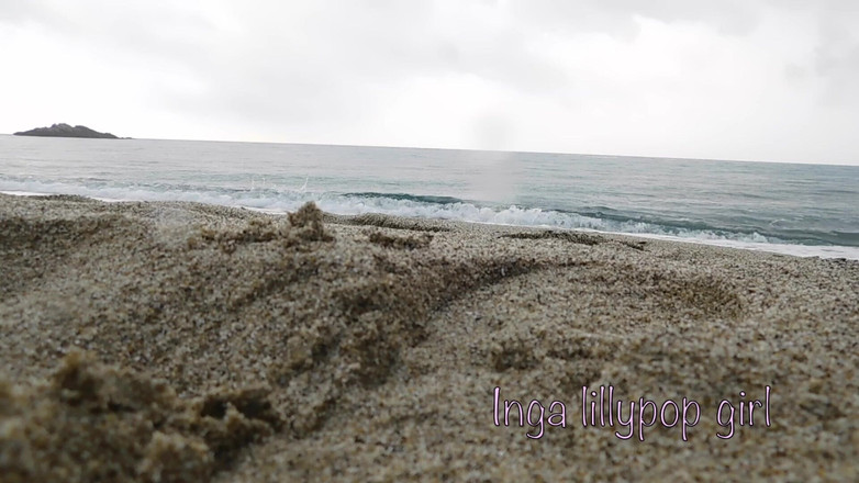 Inga lillypop girl: Teen Girl Masturbate on the Beach