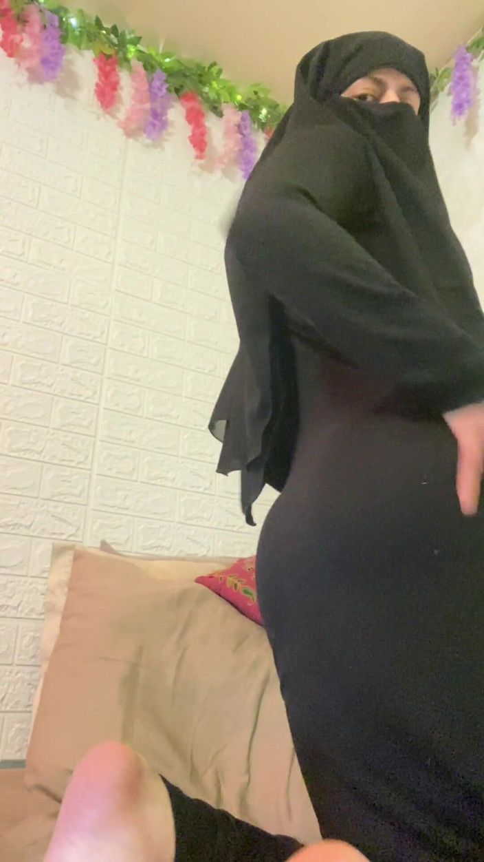 MiaNIqab: Spitting My Boobs and Fucking My Pussy and Ass with...