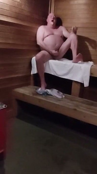 Beardaddychub приймає сауну