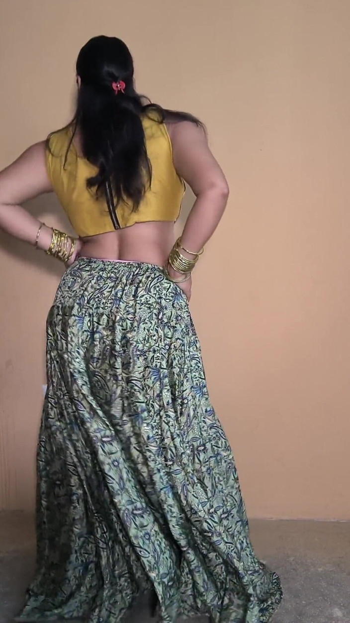 Desi chudai hub: Cuplu indian de amatori care prezintă un dans extrem de...