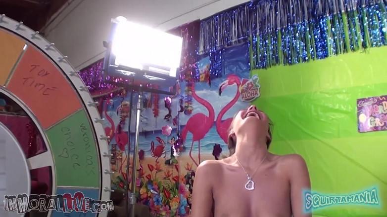 Squirt God: Nieoszlifowany i nieedytowany pierwszy raz kobiecy wytrysk Veronicy Rodriquez!