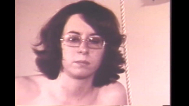 Vintage Usa: สาวฮิปปี้หีขนดก นิ้วโป้งริมทาง โดนเย็ดคาที่บ้าน