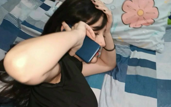 Emma vict: Моя зведена сестра не дозволяє мені відпочити і хоче весь час грати з моїм членом! - Порно іспанською