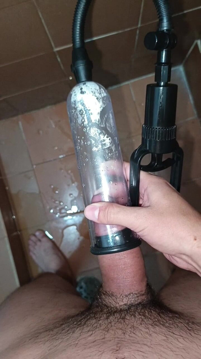 charlessteel: Una Bomba De Vacío Lenta Succiona Mi Pene Hasta Su...