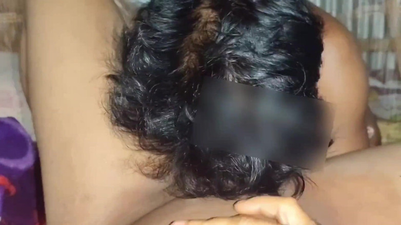 Mona sexy: Nevlastní teta lízala kundičku, vymačkala jsem šťávu a snědl to