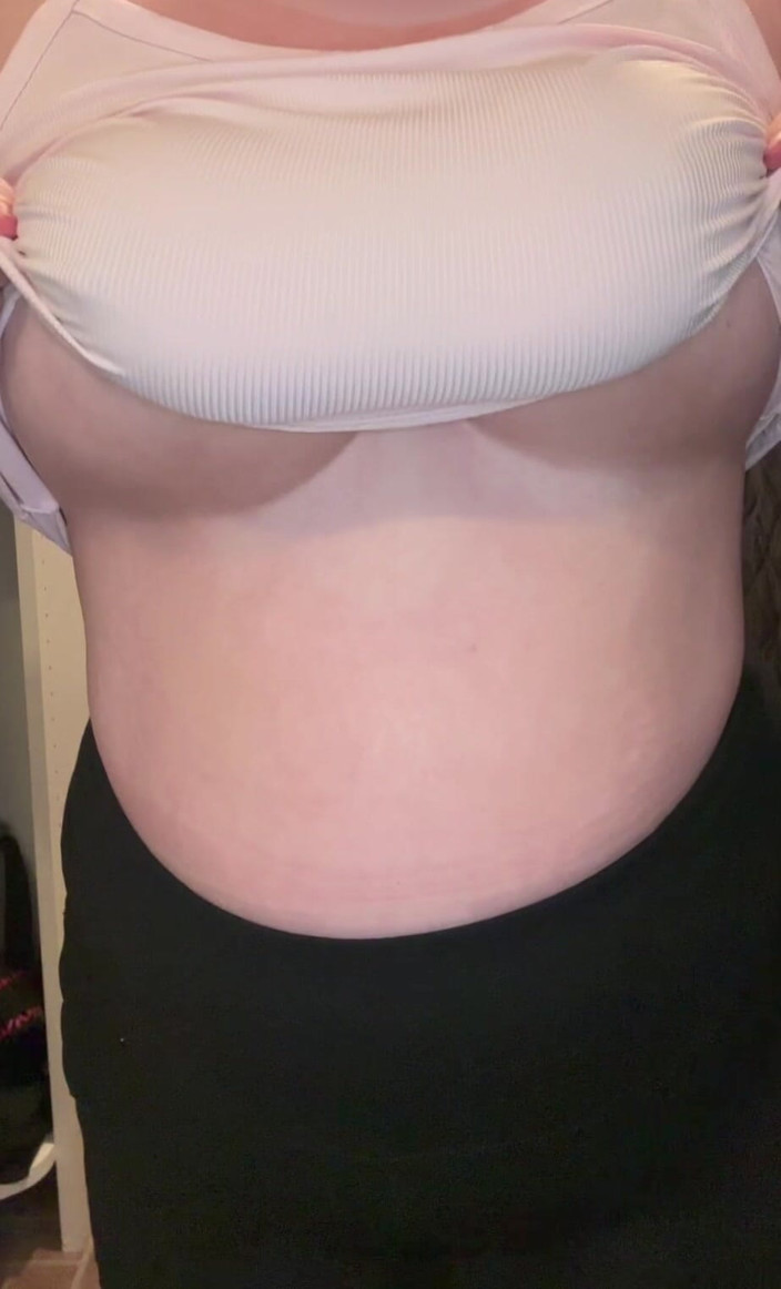 SadieMarriedLady: Sadie strippt für dich