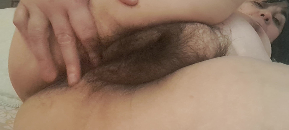 Mommy big hairy pussy: Giocare con la figa matura, pelosa e arrapata