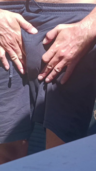 Masturbazione nuda all'aperto, sega di un grosso cazzo, bordando, sborrata - rockard daddy