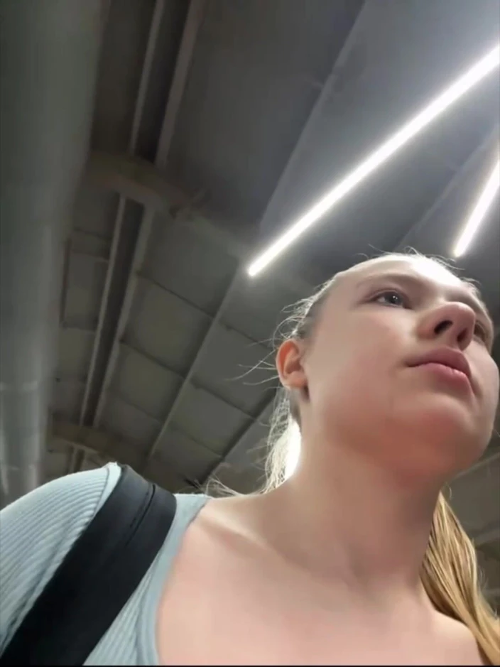 JuiceLussie: Masturbate in the Gym so Hard