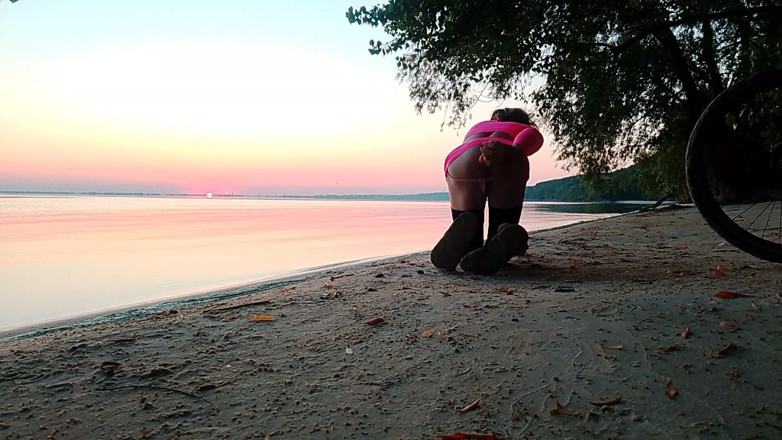MilaFemboyUA: Pénétration à l’aube