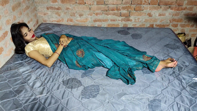 Shivanibaby: Bhabhi menjemput saya ke rumahnya untuk makan malam dan dikongkek...