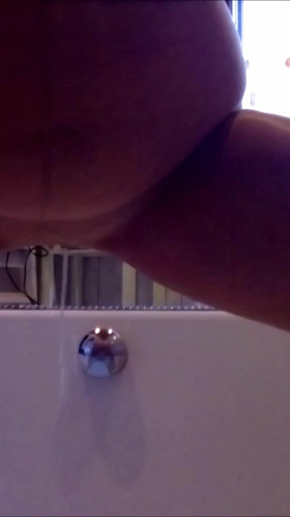 Thumbnail of Pissing in Fsh